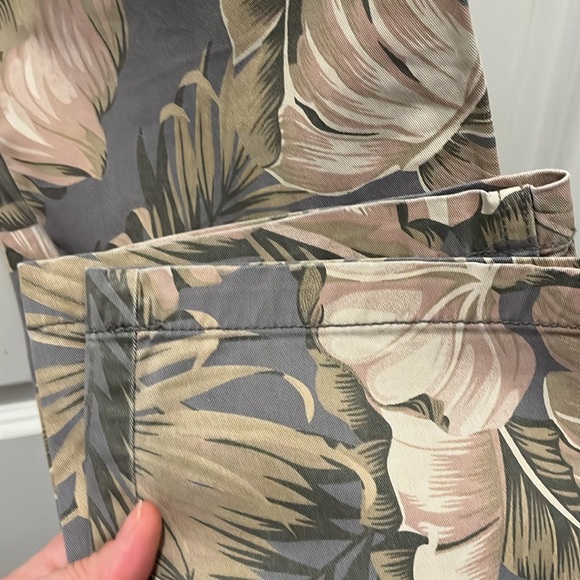 Patterned pants from the Gap. - Picture 3 of 8